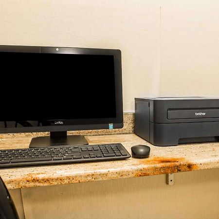 コンフォート イン ホワイトホール エクステリア 写真