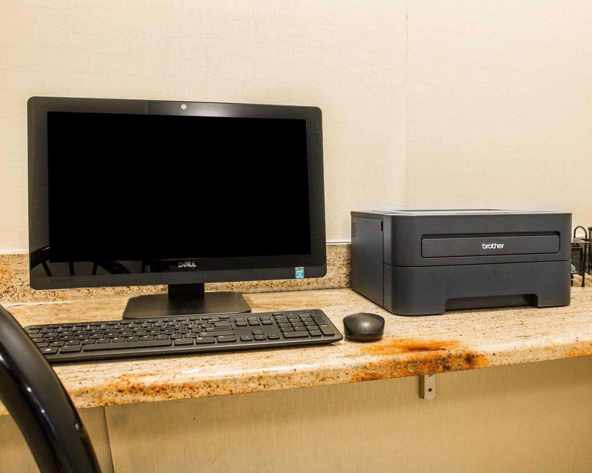 コンフォート イン ホワイトホール エクステリア 写真